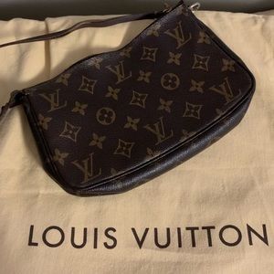 Authentic Louis Vuitton pochette